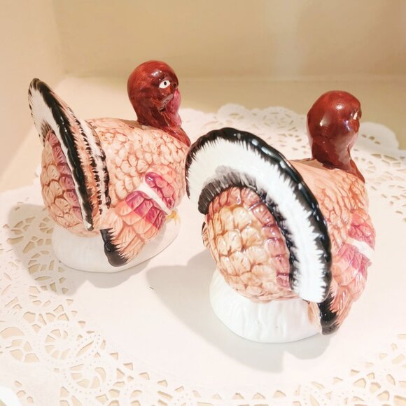 Vintage Ceramic Turkey Salt And Pepper Shakers, Thanksgiving Holiday Tablescape - Picture 6 of 9